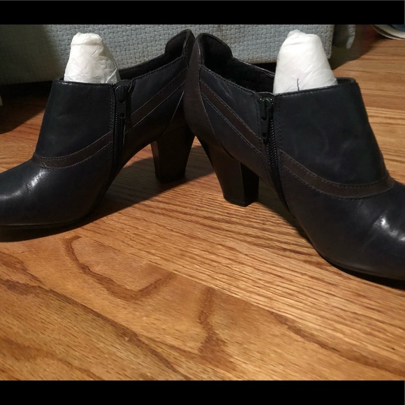 Clarks Bendables Leather Black Booties 9.5W - Picture 3 of 6